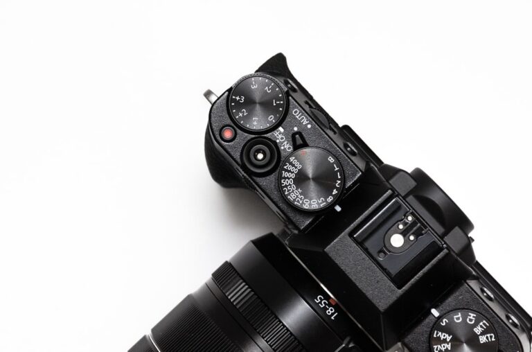 A speculative product image of the Fujifilm X-T6 camera, showing its retro-style black body and lens.